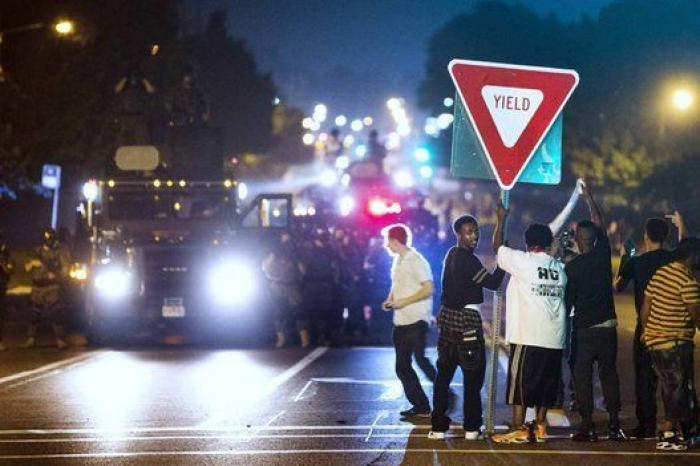 La calma vuelve a Ferguson tras la visita del fiscal general de EEUU