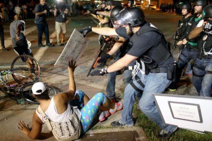 La calma vuelve a Ferguson tras la visita del fiscal general de EEUU
