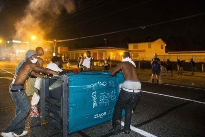 La calma vuelve a Ferguson tras la visita del fiscal general de EEUU