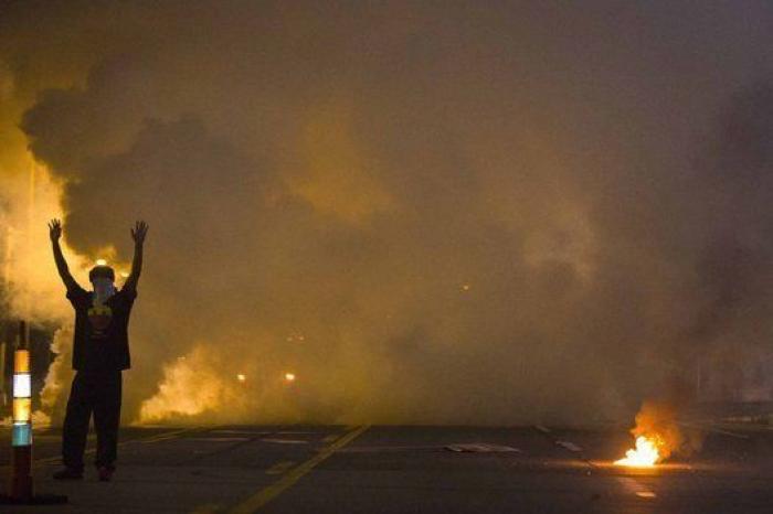 La calma vuelve a Ferguson tras la visita del fiscal general de EEUU