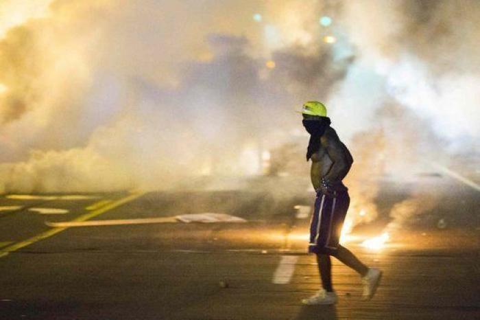 La calma vuelve a Ferguson tras la visita del fiscal general de EEUU