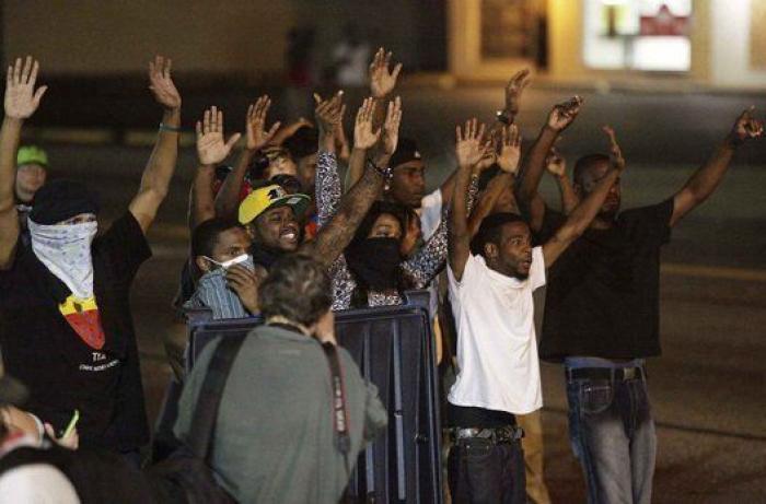 La calma vuelve a Ferguson tras la visita del fiscal general de EEUU
