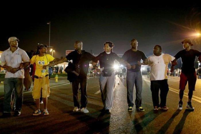 La calma vuelve a Ferguson tras la visita del fiscal general de EEUU