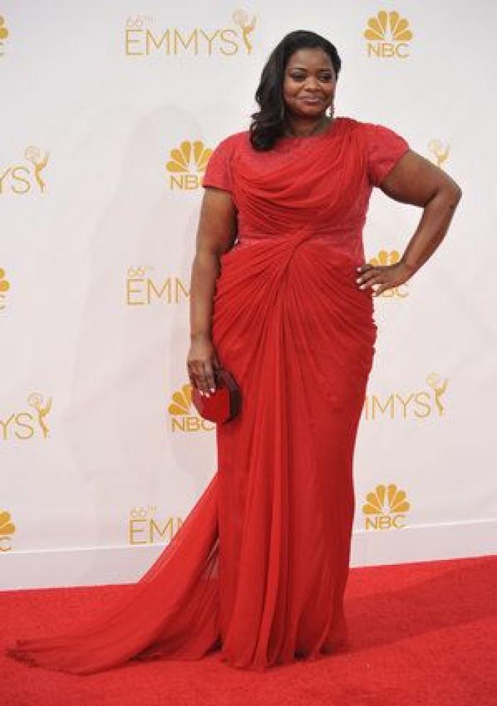 Emmy 2014: el beso de Bryan Cranston a Julia Louis-Dreyfus (GIFS)