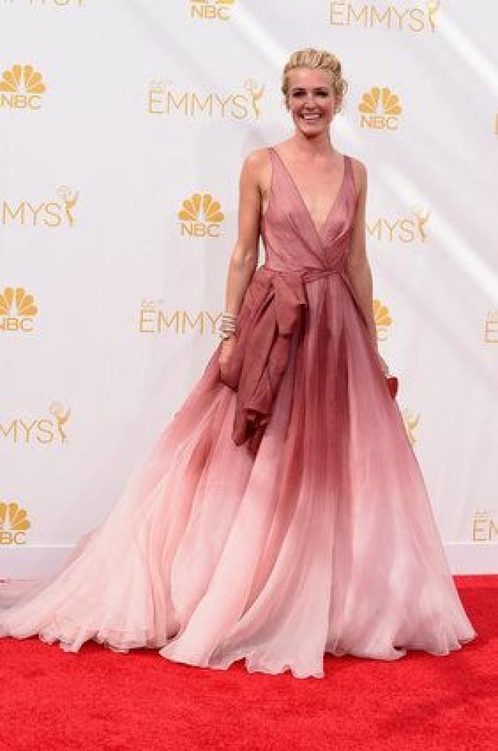 Emmy 2014: el beso de Bryan Cranston a Julia Louis-Dreyfus (GIFS)