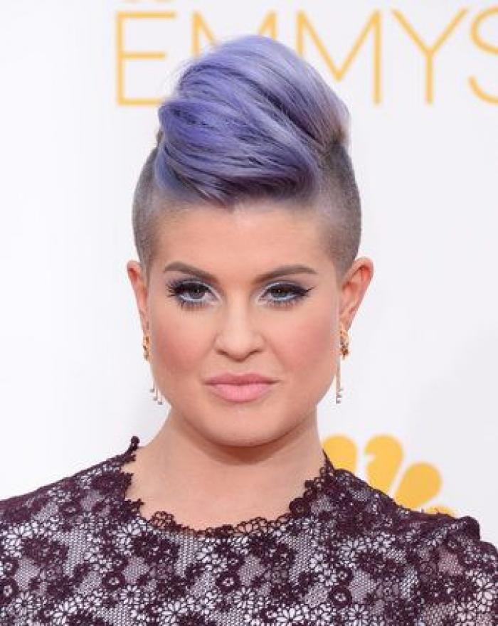 Emmy 2014: el beso de Bryan Cranston a Julia Louis-Dreyfus (GIFS)