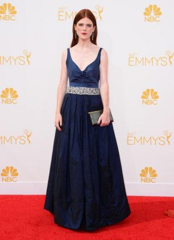 Emmy 2014: el beso de Bryan Cranston a Julia Louis-Dreyfus (GIFS)