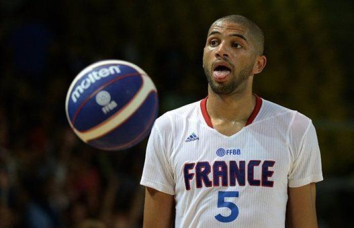 La visita del rey Juan Carlos al vestuario de la selección de baloncesto (FOTOS)