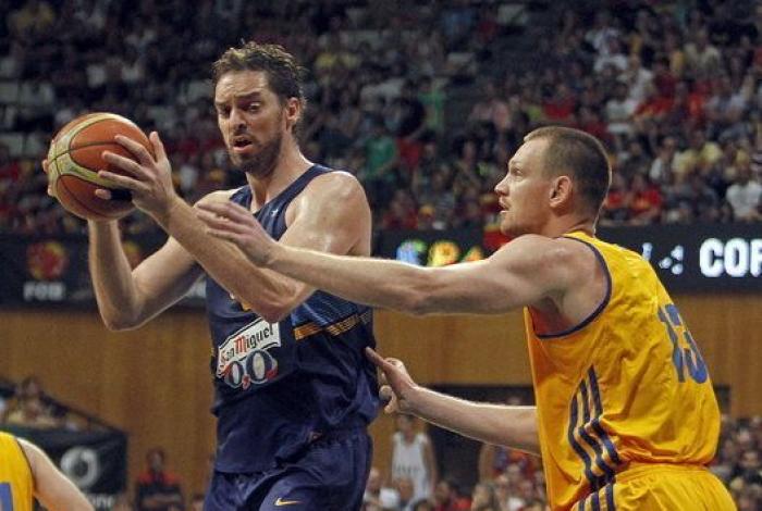La visita del rey Juan Carlos al vestuario de la selección de baloncesto (FOTOS)