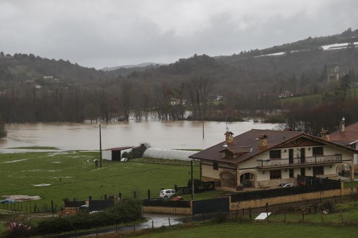 La huella de la borrasca Fien en España: dos muertos, trenes cortados, crecida de ríos y nieve