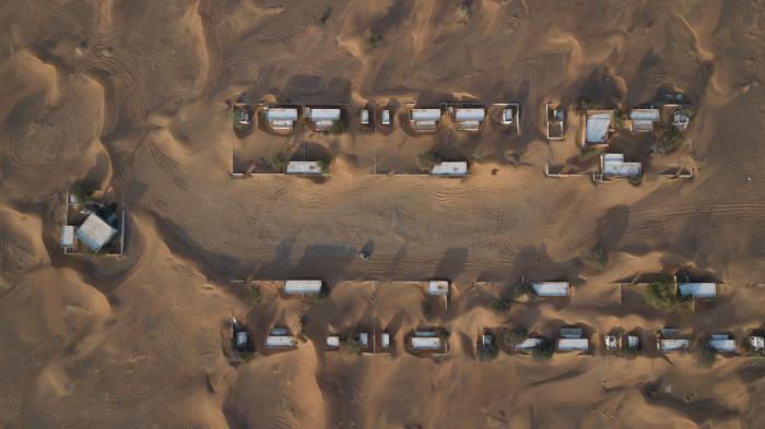 La ciudad de Emiratos Árabes que abandonaron misteriosamente con las puertas de las casas abiertas