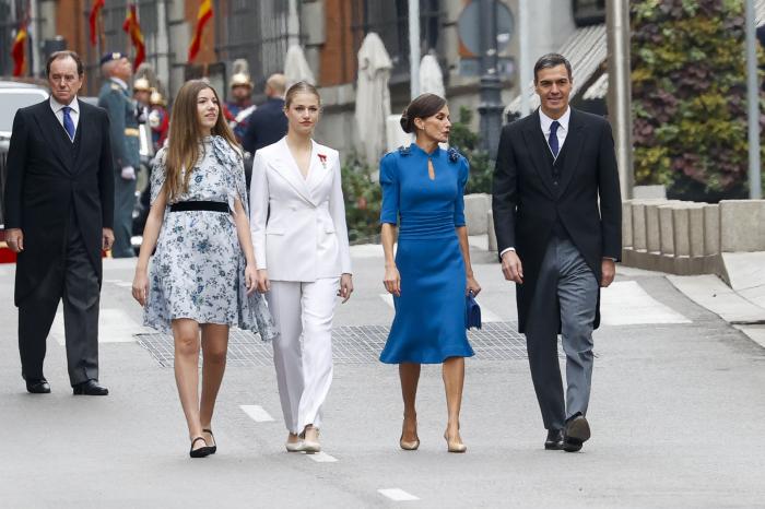 La seriedad de la reina Letizia en el acto 'Nuestra Constitución más longeva': solo la princesa Leonor logró que le cambiara la cara por un momento