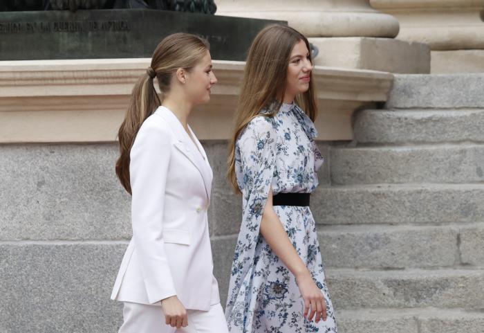 La seriedad de la reina Letizia en el acto 'Nuestra Constitución más longeva': solo la princesa Leonor logró que le cambiara la cara por un momento