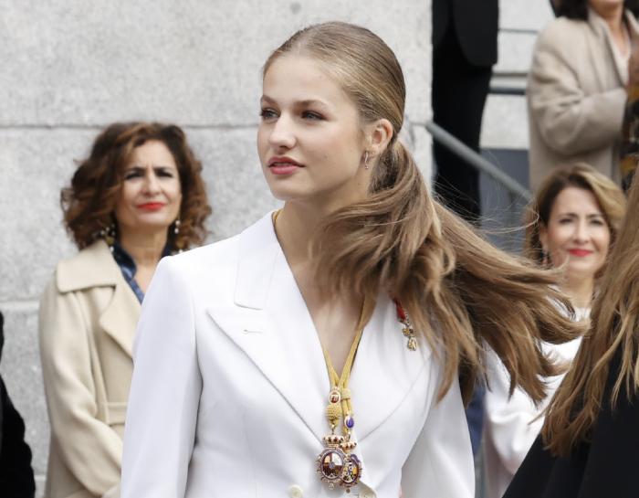 La seriedad de la reina Letizia en el acto 'Nuestra Constitución más longeva': solo la princesa Leonor logró que le cambiara la cara por un momento