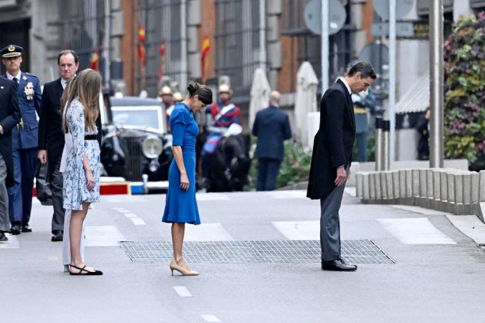 La seriedad de la reina Letizia en el acto 'Nuestra Constitución más longeva': solo la princesa Leonor logró que le cambiara la cara por un momento