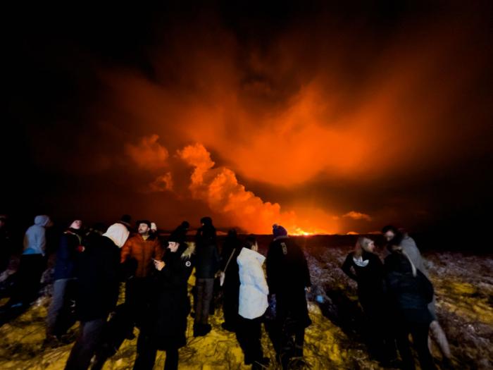 El volcán de Grindavik, en Islandia, entra en erupción después de meses de terremotos