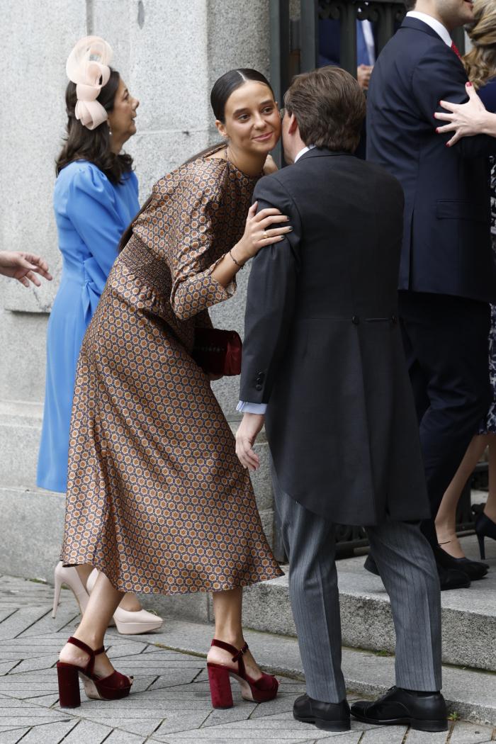 La primera imagen de Almeida y Teresa Urquijo como marido y mujer