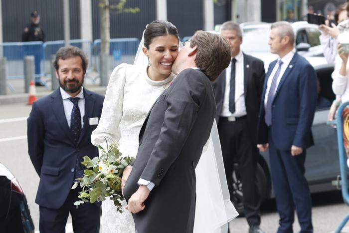 La primera imagen de Almeida y Teresa Urquijo como marido y mujer