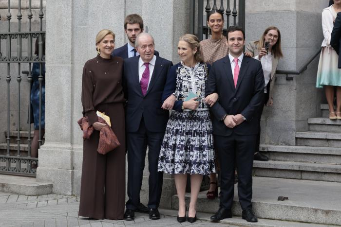 La primera imagen de Almeida y Teresa Urquijo como marido y mujer