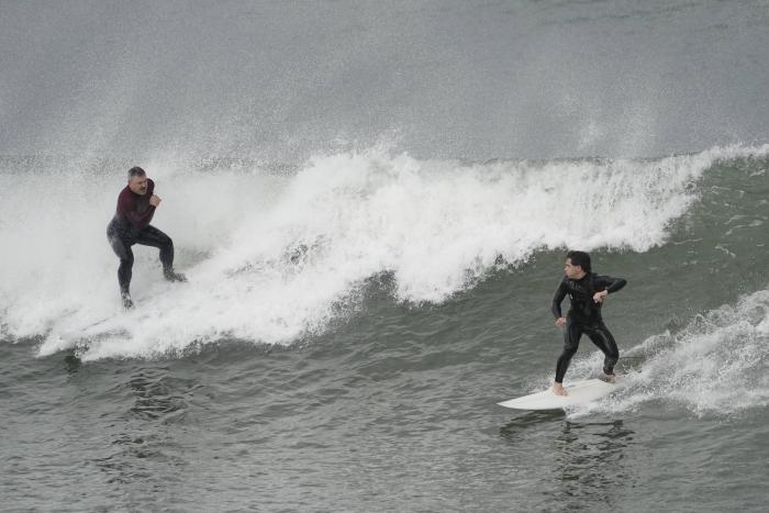 Así está afectando 'Herminia' al norte de España: vuelos cancelados y árboles en carreteras