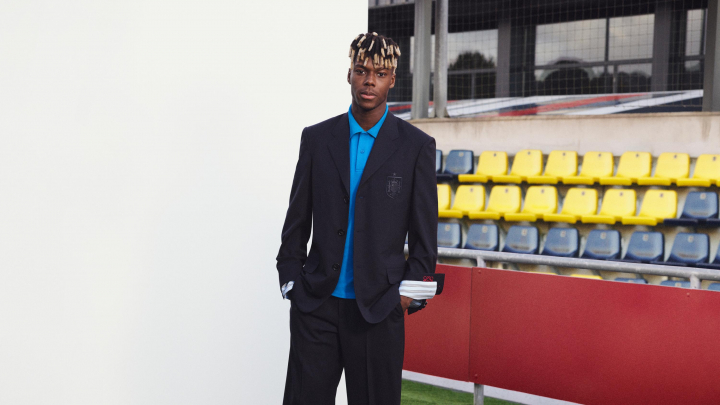 Nico Williams, con el traje de Loewe