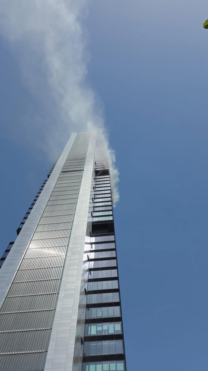 alt="alt="Incendio en la Torre Moeve de Madrid""