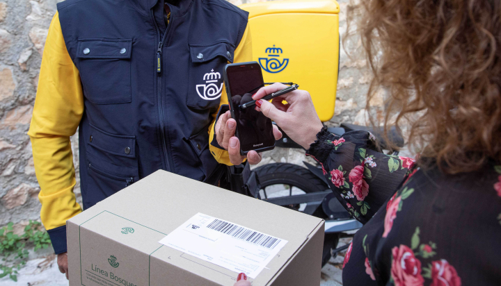 Cartero rural de Correos.
