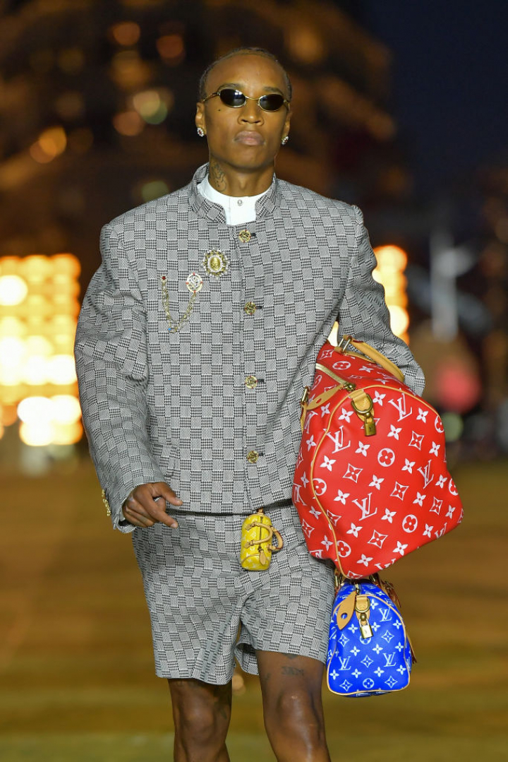 alt="alt="Algunos de los modelos de Louis Vuitton que se han visto en el debut de Pharrell Williams como director creativo de la firma de lujo.""