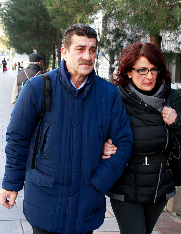 Los padres de Mario Biondo a las puertas de los juzgados de Madrid.