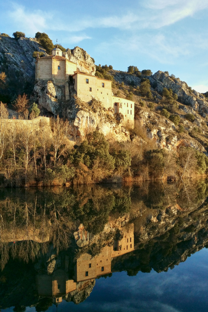 La ermita de San Saturio en Soria en una imagen de stock.