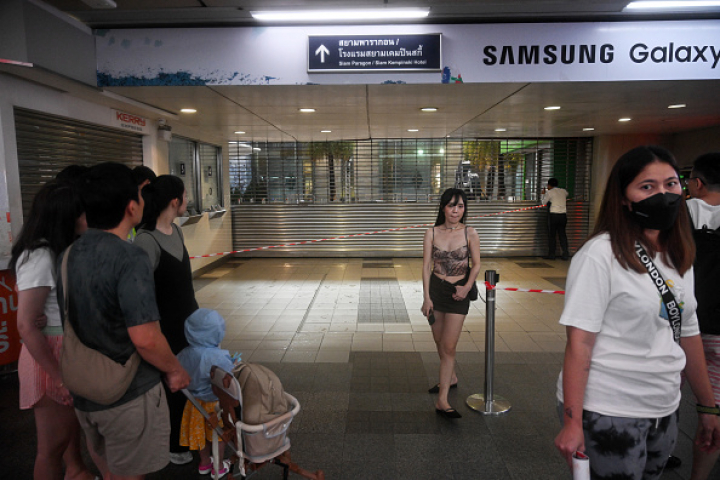 Los accesos al centro comercial fueron cerrados tras el tiroteo registrado.