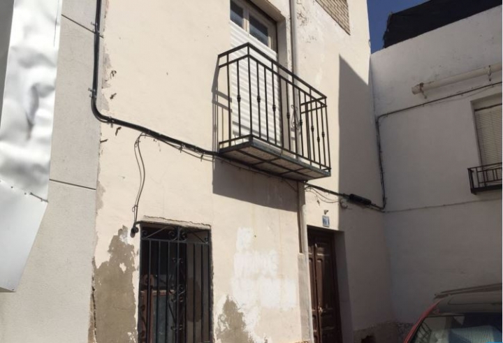 Piso de 95 metros cuadrados en Bedmar y Garcíez (Jaén) por 6.500 euros