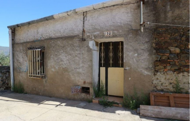 Casa de 44 metros cuadrados en Logrosán (Cáceres) por 12.500 euros