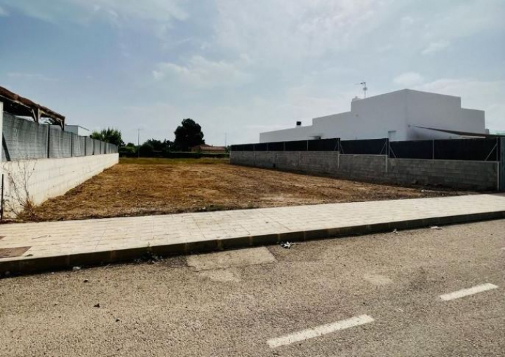 Terreno de 573 metros cuadrados en Aspe (Alicante) por 74.000 euros