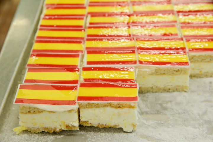 El pastel que homenajea a la princesa Leonor y que la Comunidad de Madrid repartirá mañana entre los espectadores que acudan a la Puerta del Sol.