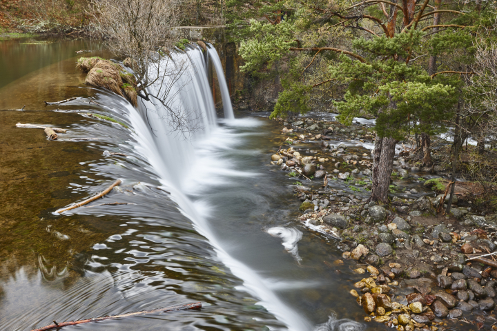 Presa Pradillo en el río Lozoya.