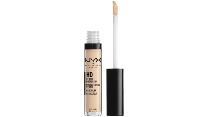 Corrector antiojeras NYX Professional disponible en 12 tonos y con aplicador.