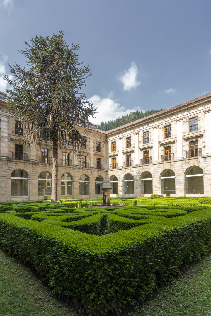 Claustro del Parador de Corias.