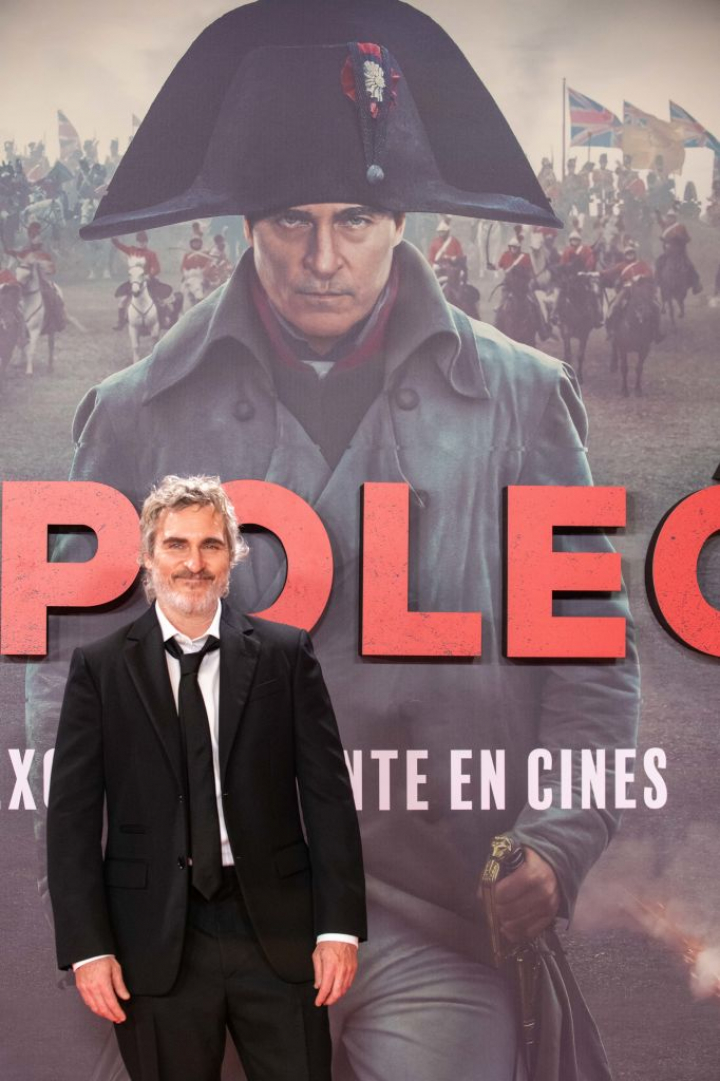 Joaquin Phoenix posa delante del cartel de la película en la 'premier' en el Museo del Prado.