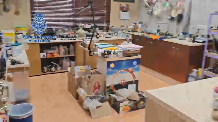 Imagen de uno de los laboratorios intervenidos en el registro.