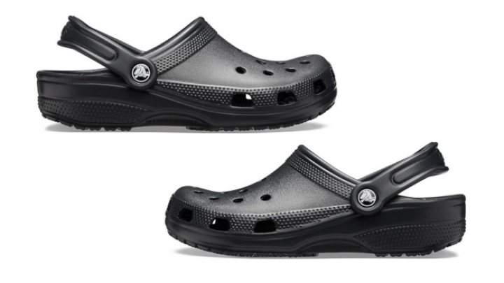 Los Crocs con estilo clásico.