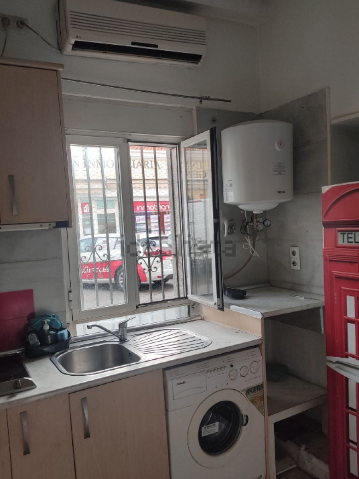 Cocina equipada del piso de Idealista en San Diego, Madrid.