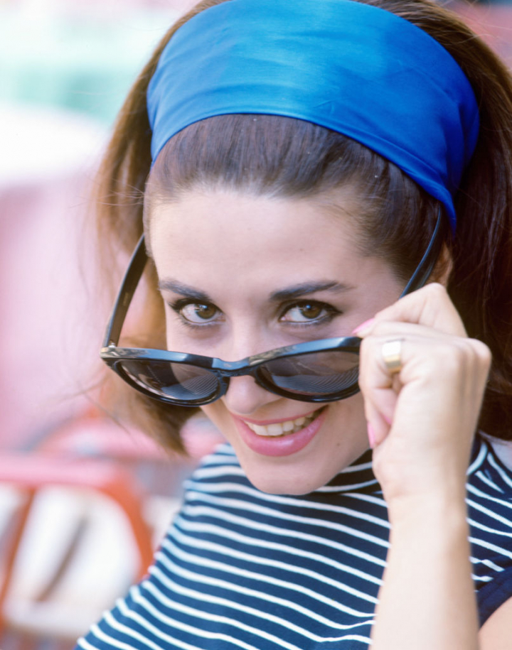 Concha Velasco posa en la plaza de España de Madrid en el año 1963.