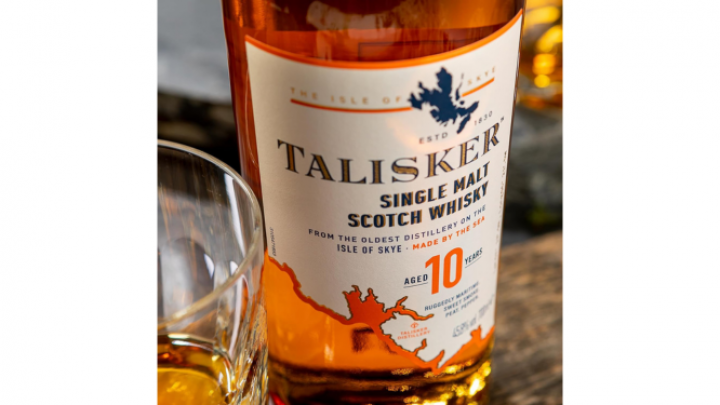 Whisky Talisker 10 años con sabor ahumado.
