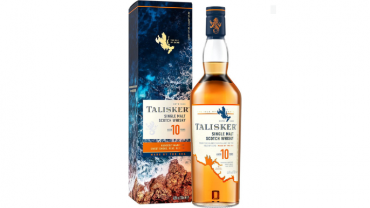Whisky Talisker 10 años con su caja de regalo.