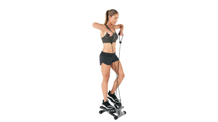Equipo de ejercicio mini stepper (escalera) con bandas de resistencia para hacer entrenamientos y ponerse en forma en casa.