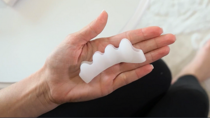 Los separadores de dedos de los pies están hechos de silicona suave, elástica y lavable, para reutilizarlos de manera higiénica.