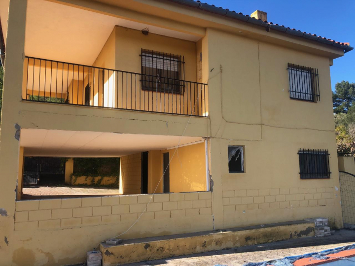 Casa de 209 metros cuadrados en Jarafuel (Valencia) por 48.300 euros