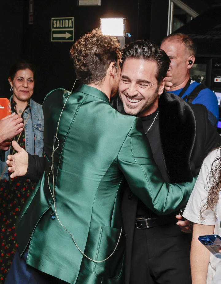 El abrazo entre David Bustamante y David Bisbal.