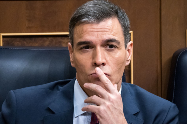 Pedro Sánchez, pensativo en el Congreso
